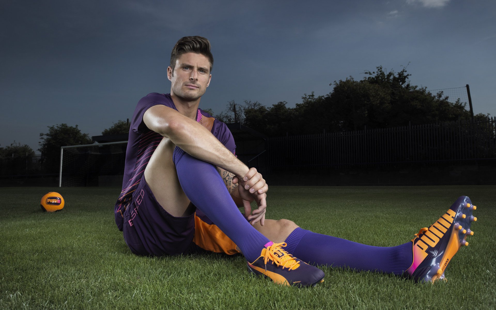 国足备战训练日程紧凑安排合理，国足训练赛